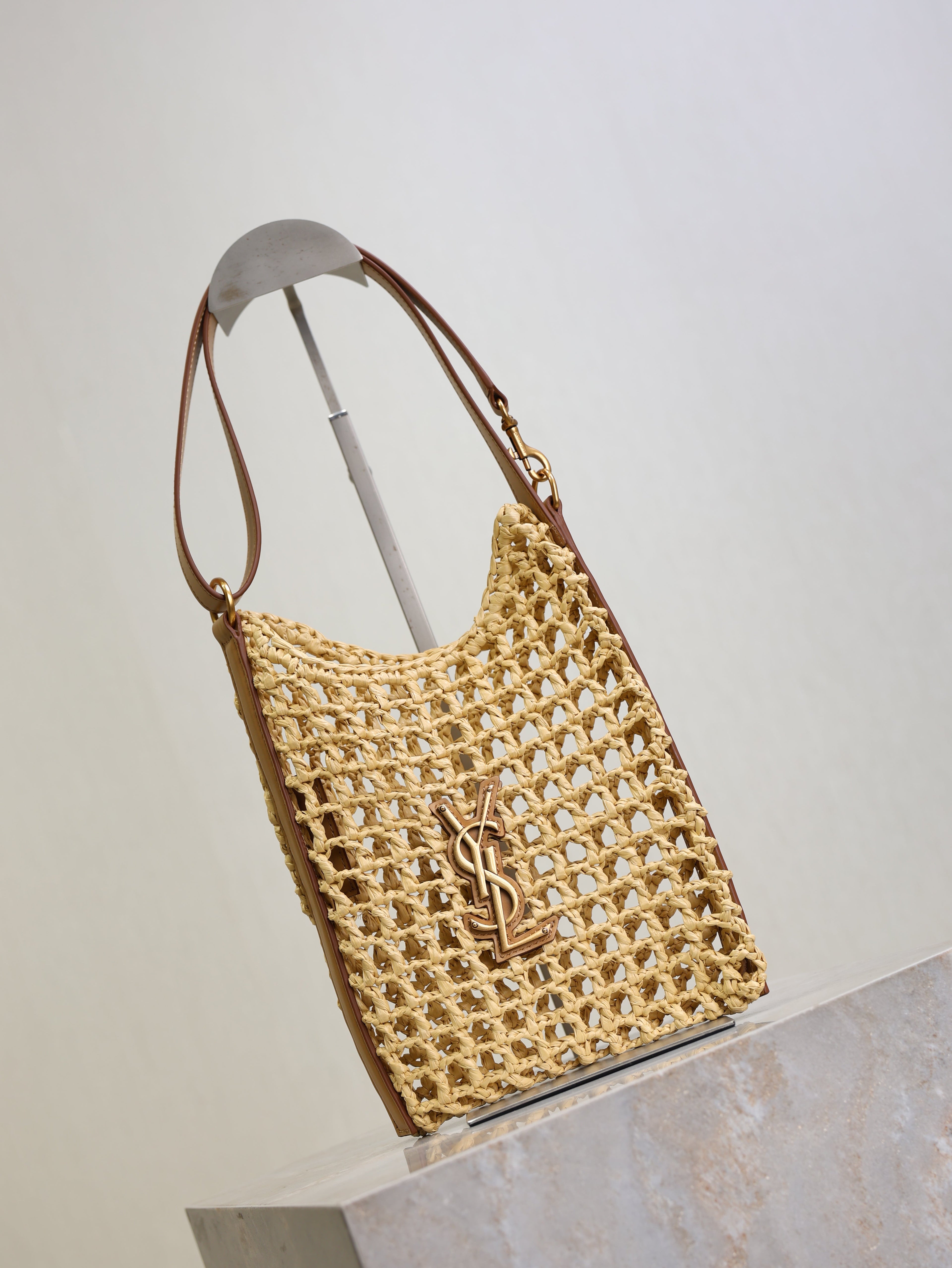 OXALIS 25  IN RAFFIA CROCHET AND LEATHER VINTAGE BROWN