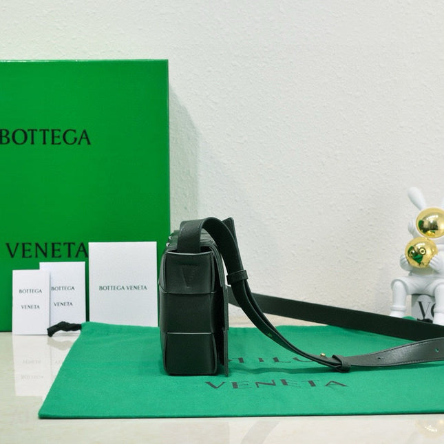 CASSETTE 23 IN DARK GREEN CALFSKIN