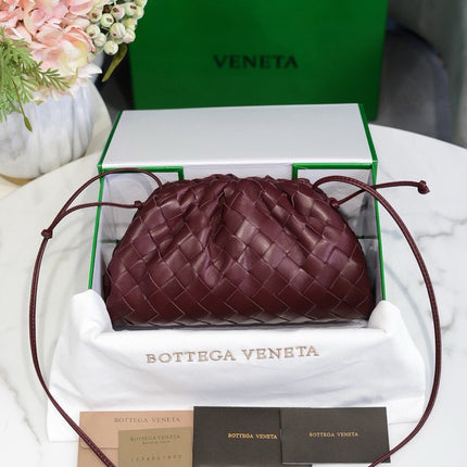 INTRECCIATO POUCH 22 IN BURGUNDY LAMBSKIN