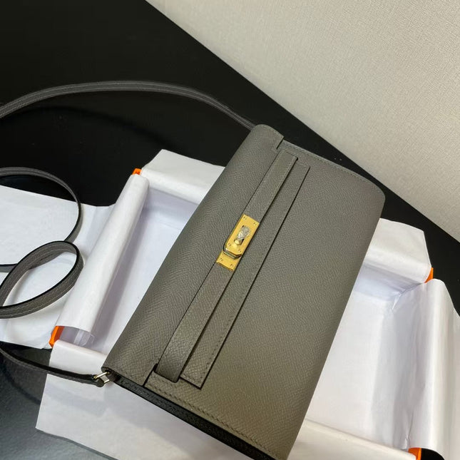 KELLY CLASSIQUE TO GO WALLET EPSOM 20 IN GREY WITH GOLD HARDWARE