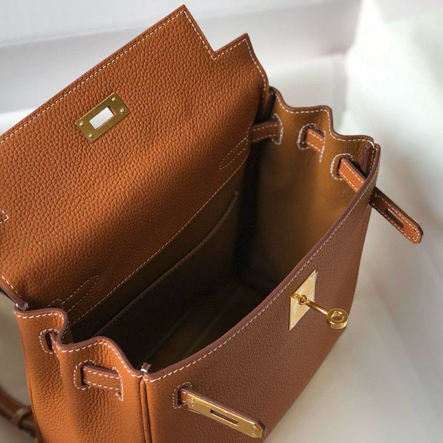 KELLY ADO 22 TOGO BACKPACK IN BROWN CALFSKIN GOLD HARDWARE