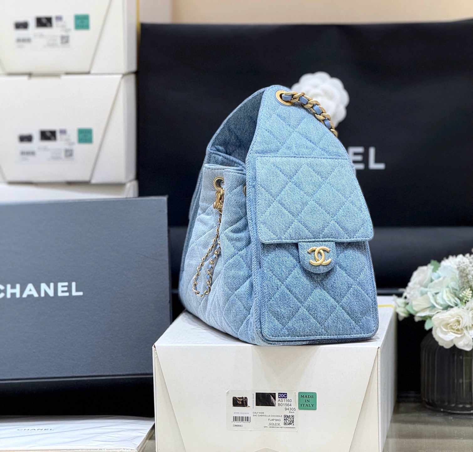 CC 25 HANDBAG IN BLUE 30 DENIM GOLD HARDWARE