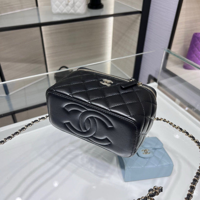 VANITY 17 TOP HANDLE IN BLACK QUILTED LAMBSKIN GOLD HARDWARE