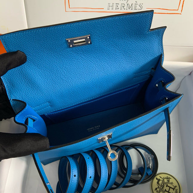 KELLY DANSE 22 EVERCOLOR BLUE IN CALFSKIN GOLD HARDWARE