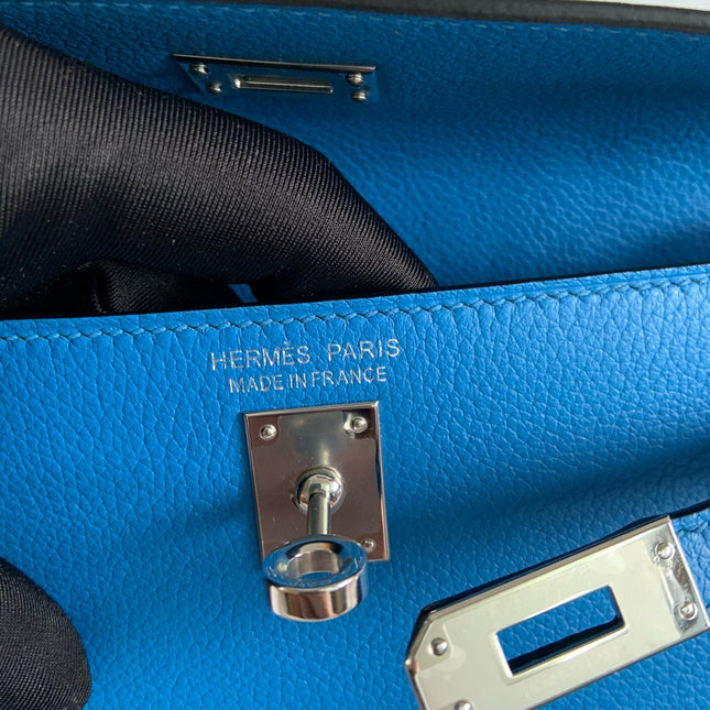 KELLY DANSE 22 EVERCOLOR BLUE IN CALFSKIN GOLD HARDWARE
