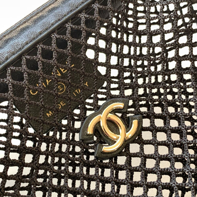 CC 25S POUCH IN BLACK LAMBSKIN WITH MESH GOLD HARDWARE