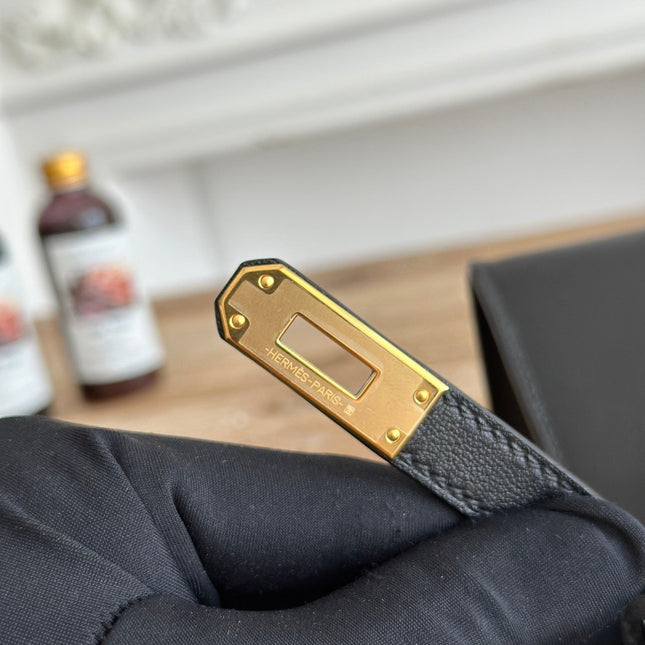 HM KELLY POCHETTE 22 IN BLACK CALFSKIN GOLD HARDWARE