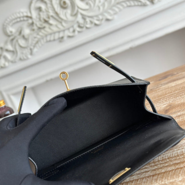 HM KELLY POCHETTE 22 IN BLACK CALFSKIN GOLD HARDWARE