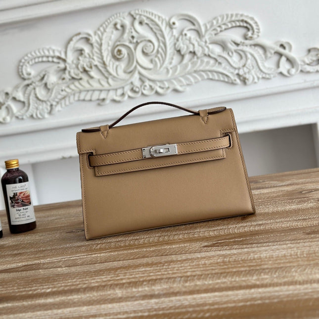 HM KELLY POCHETTE 22 IN TAWNY BROWN CALFSKIN SILVER HARDWARE