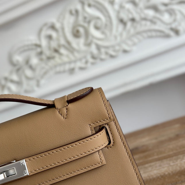 HM KELLY POCHETTE 22 IN TAWNY BROWN CALFSKIN SILVER HARDWARE