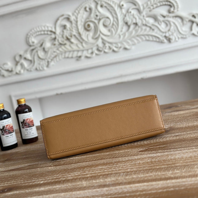 HM KELLY POCHETTE 22 IN CARAMEL BROWN CALFSKIN SILVER HARDWARE