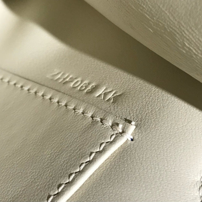 HM KELLY POCHETTE 22 IN BEIGE CALFSKIN GOLD HARDWARE