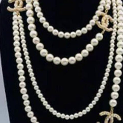 CHANEL NECKLACE IN WHITE  PEARL MULTI-LAYER DESIGN