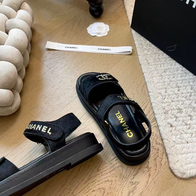 CC SANDALS IN BLACK FUR GOLD HARDWARE