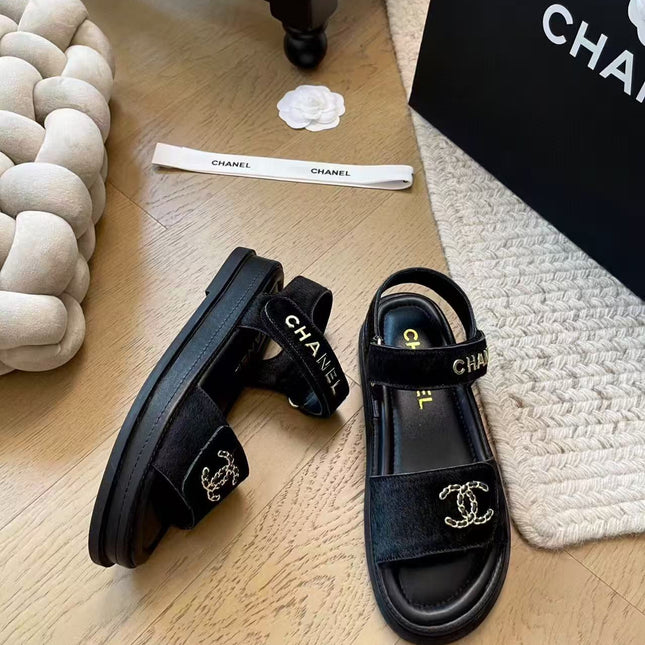 CC SANDALS IN BLACK FUR GOLD HARDWARE