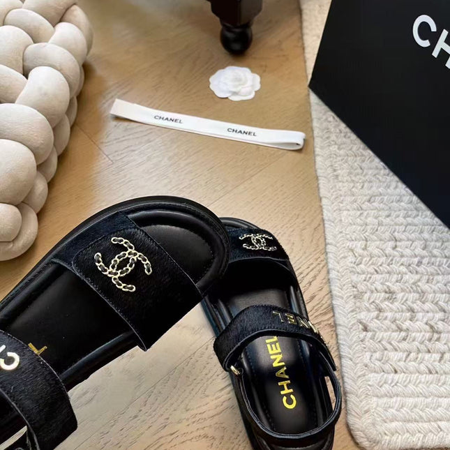 CC SANDALS IN BLACK FUR GOLD HARDWARE