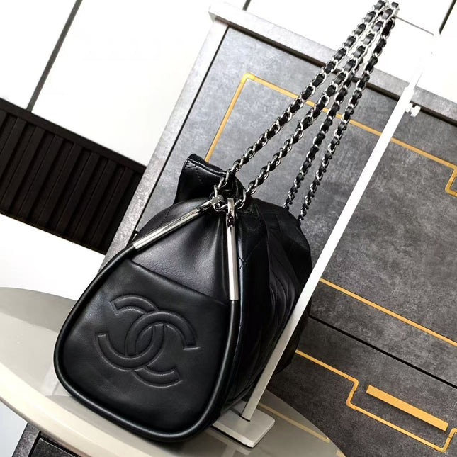 CC SHOULDER BAG 40 IN BLACK QUILTED CALFSKIN SILVER HARDWARE TP3
