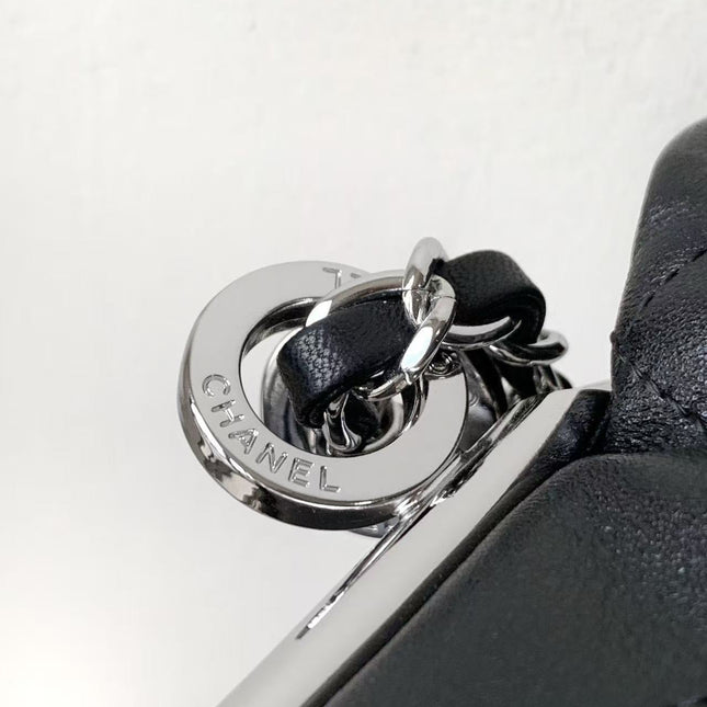 CC SHOULDER BAG 40 IN BLACK QUILTED CALFSKIN SILVER HARDWARE TP3