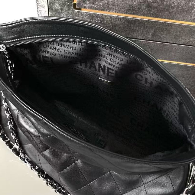 CC SHOULDER BAG 40 IN BLACK QUILTED CALFSKIN SILVER HARDWARE TP3