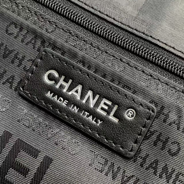 CC SHOULDER BAG 40 IN BLACK QUILTED CALFSKIN SILVER HARDWARE TP3