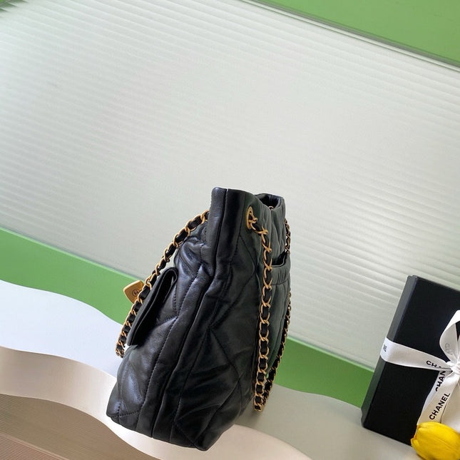 CHANEL 38 SHOULDER BAG WITH FRONT POCKET IN BLACK QUILTED CALFSKIN LEATHER