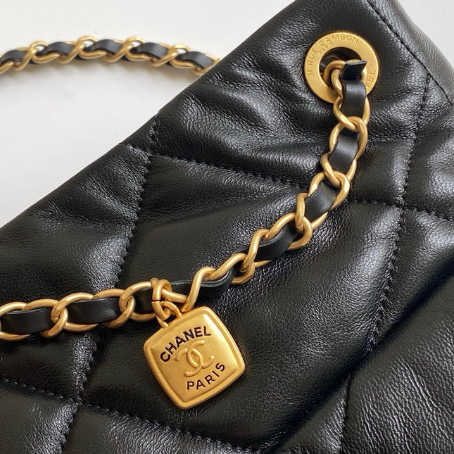 CHANEL 38 SHOULDER BAG WITH FRONT POCKET IN BLACK QUILTED CALFSKIN LEATHER