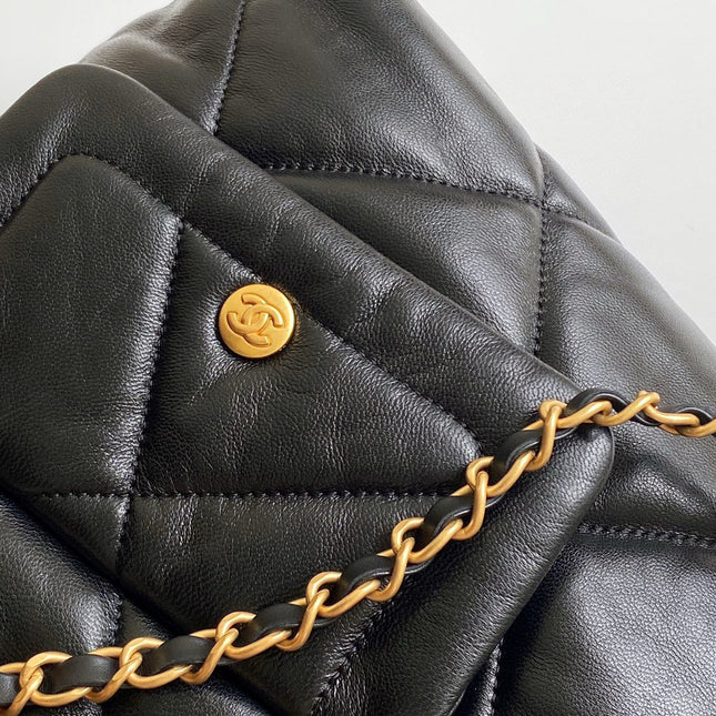 CHANEL 38 SHOULDER BAG WITH FRONT POCKET IN BLACK QUILTED CALFSKIN LEATHER