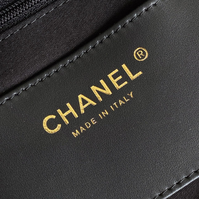 CHANEL 38 SHOULDER BAG WITH FRONT POCKET IN BLACK QUILTED CALFSKIN LEATHER
