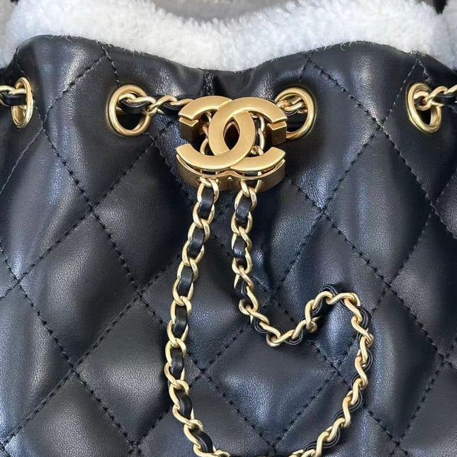 CC 25 HANDBAG 30CM IN BLACK CALFSKIN AND WHITE SHEARLING TP3