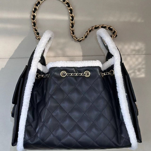 CC 25 HANDBAG 30CM IN BLACK CALFSKIN AND WHITE SHEARLING TP3