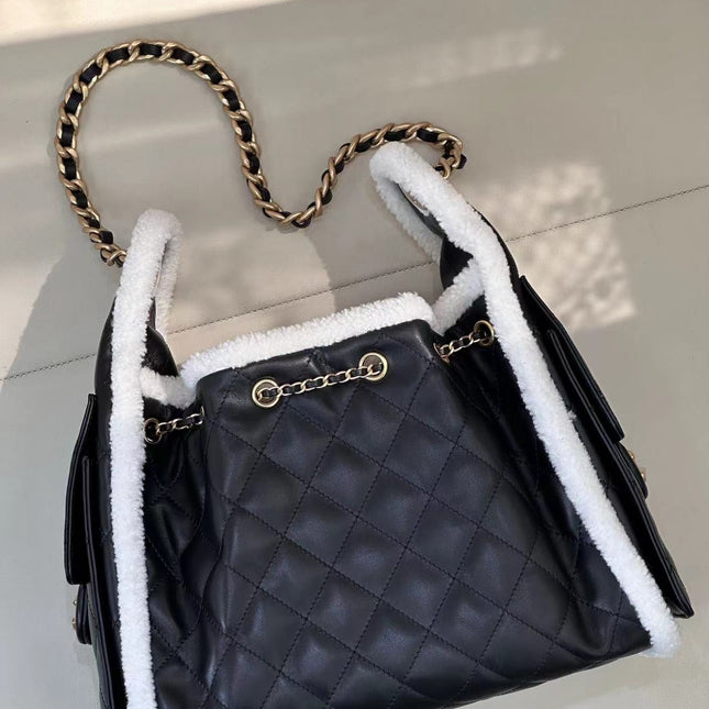 CC 25 HANDBAG 30CM IN BLACK CALFSKIN AND WHITE SHEARLING TP3