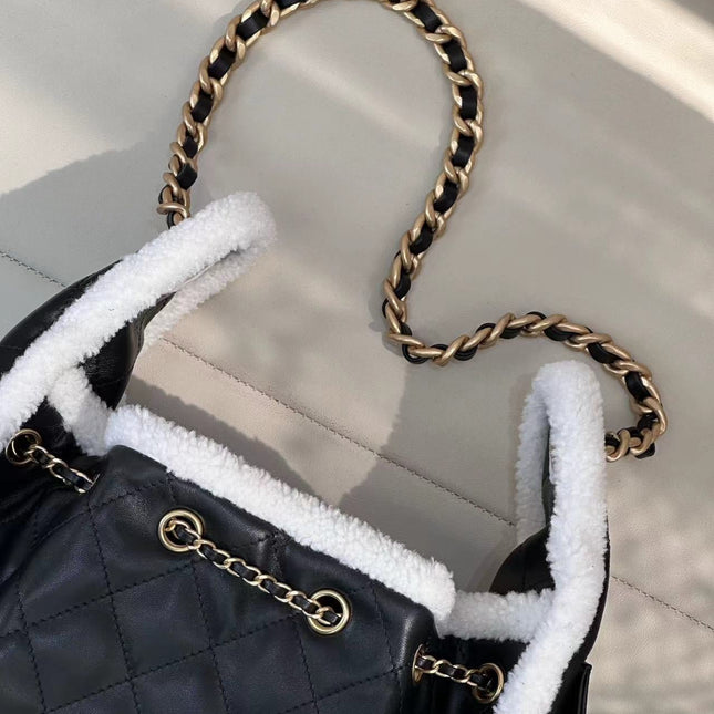 CC 25 HANDBAG 30CM IN BLACK CALFSKIN AND WHITE SHEARLING TP3