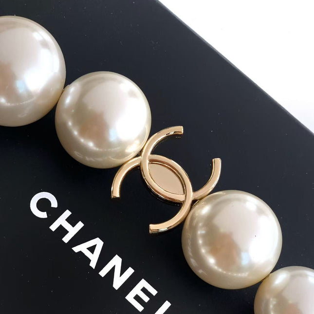 CC PEARL SHOULDER BAG IN WHITE ACETATE GOLD HARDWARE