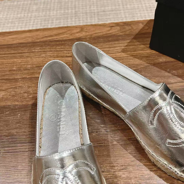 CC FLATS IN SILVER-TONE CALFSKIN KNIT SOLES