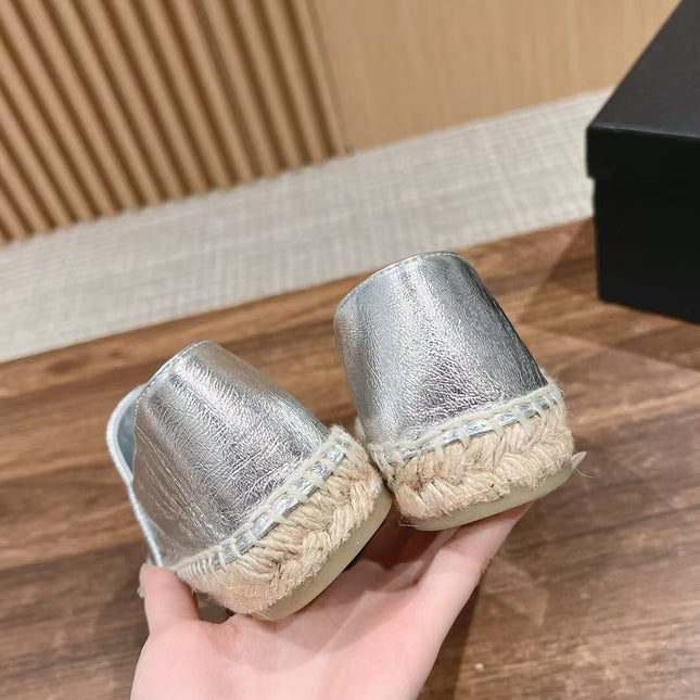 CC FLATS IN SILVER-TONE CALFSKIN KNIT SOLES