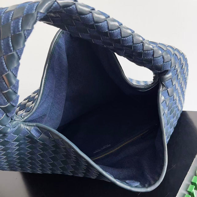 BV LARGE HOP BAG 54 IN NAVY BLUE CALFSKIN