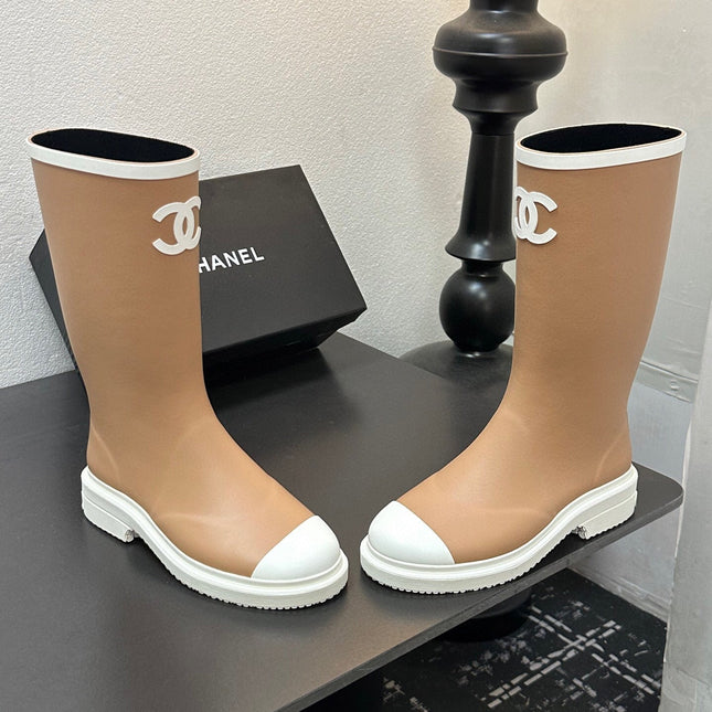 CC RAINBOOTS IN BEIGE TPU WHITE LOGO