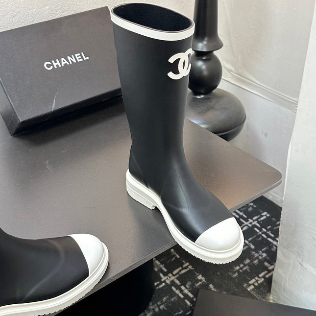 CC RAINBOOTS IN BLACK TPU WHITE LOGO
