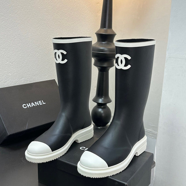 CC RAINBOOTS IN BLACK TPU WHITE LOGO