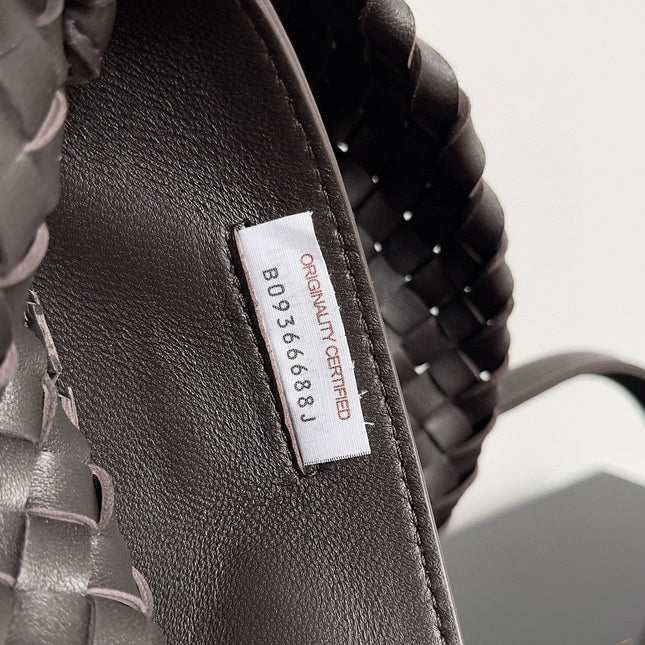 BV CABAT 48 IN CHOCOLATE BROWN LAMBSKIN