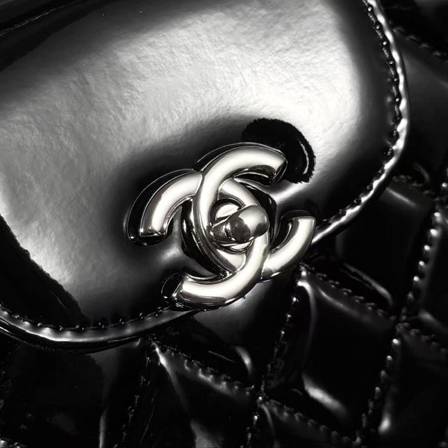CHANEL SHOPPING BAG 19 IN BLACK GLOSSY CALFSKIN WITH GOLD-TONE HARDWARE