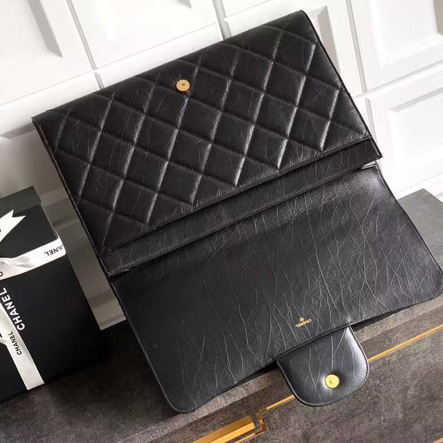 CC CLASSIC FLAP CLUTCH 41 IN BLACK QUILTED CALFSKIN GOLD HARDWARE