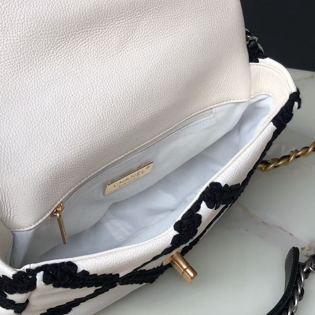 CC FLAP BAG 26 IN WHITE AND BLACK CALFSKIN GOLD HARDWARE