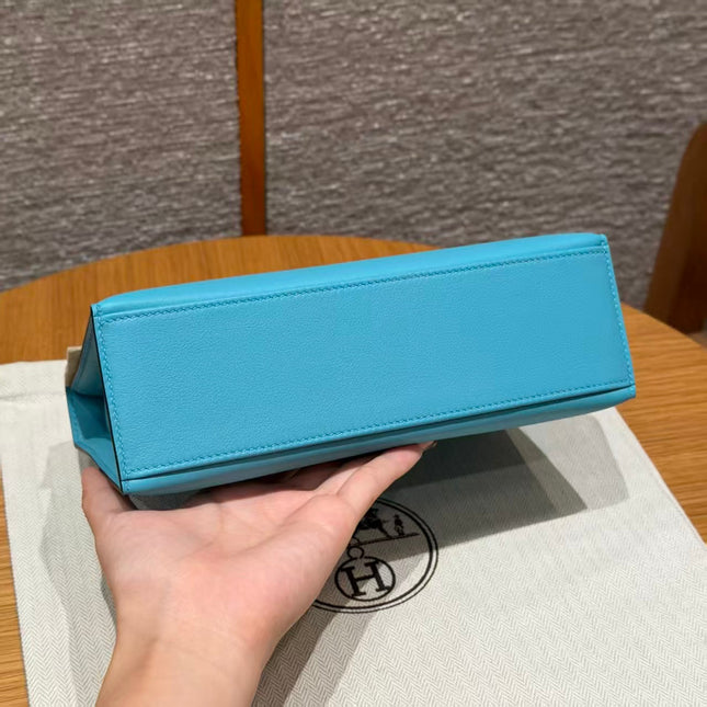 HM KELLY POCHETTE 22 IN CYAN BLUE TOGO GOLD HARDWARE