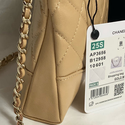 CC SHOPPING BAG 20 IN BEIGE QUILTED CALFSKIN
