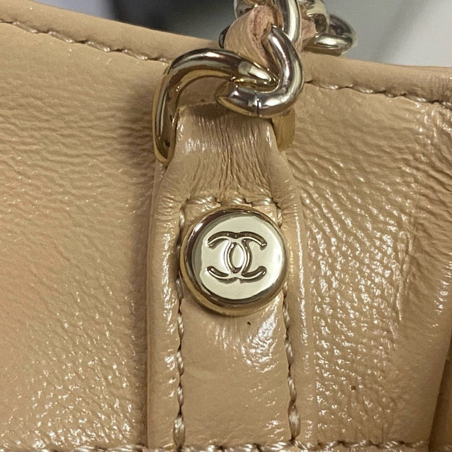 CC SHOPPING BAG 20 IN BEIGE QUILTED CALFSKIN