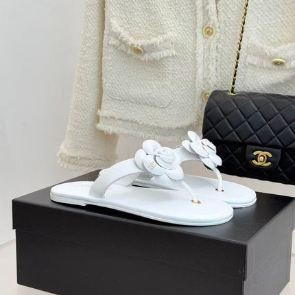 CHANEL THONG SANDALS CAMELLIA IN WHITE CALFSKIN