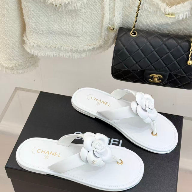 CHANEL THONG SANDALS CAMELLIA IN WHITE CALFSKIN
