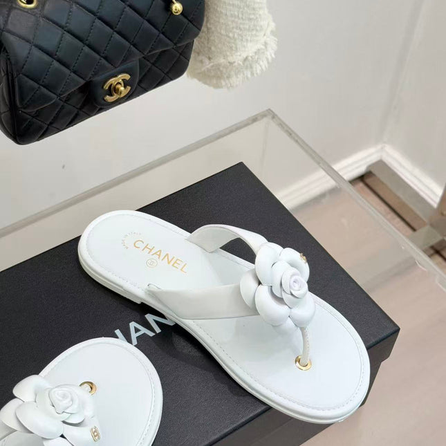 CHANEL THONG SANDALS CAMELLIA IN WHITE CALFSKIN