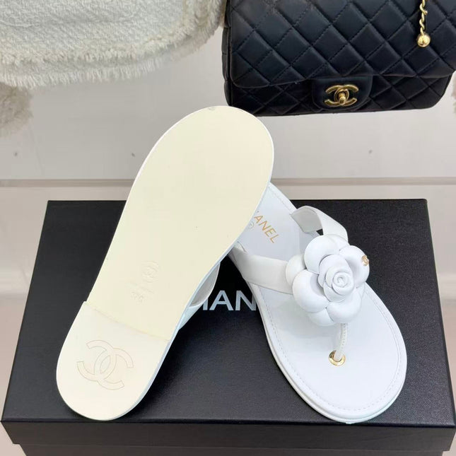 CHANEL THONG SANDALS CAMELLIA IN WHITE CALFSKIN